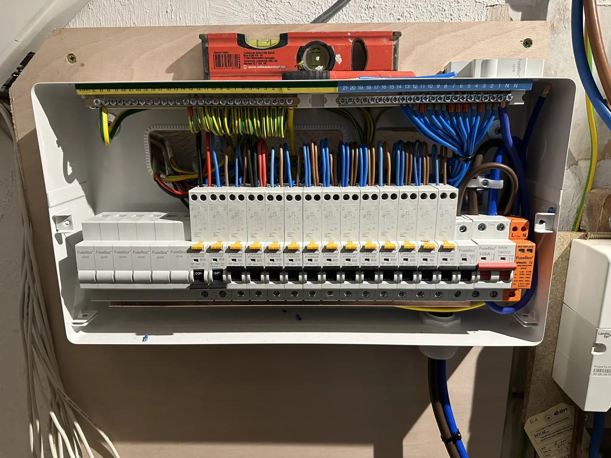 Modern consumer unit installation